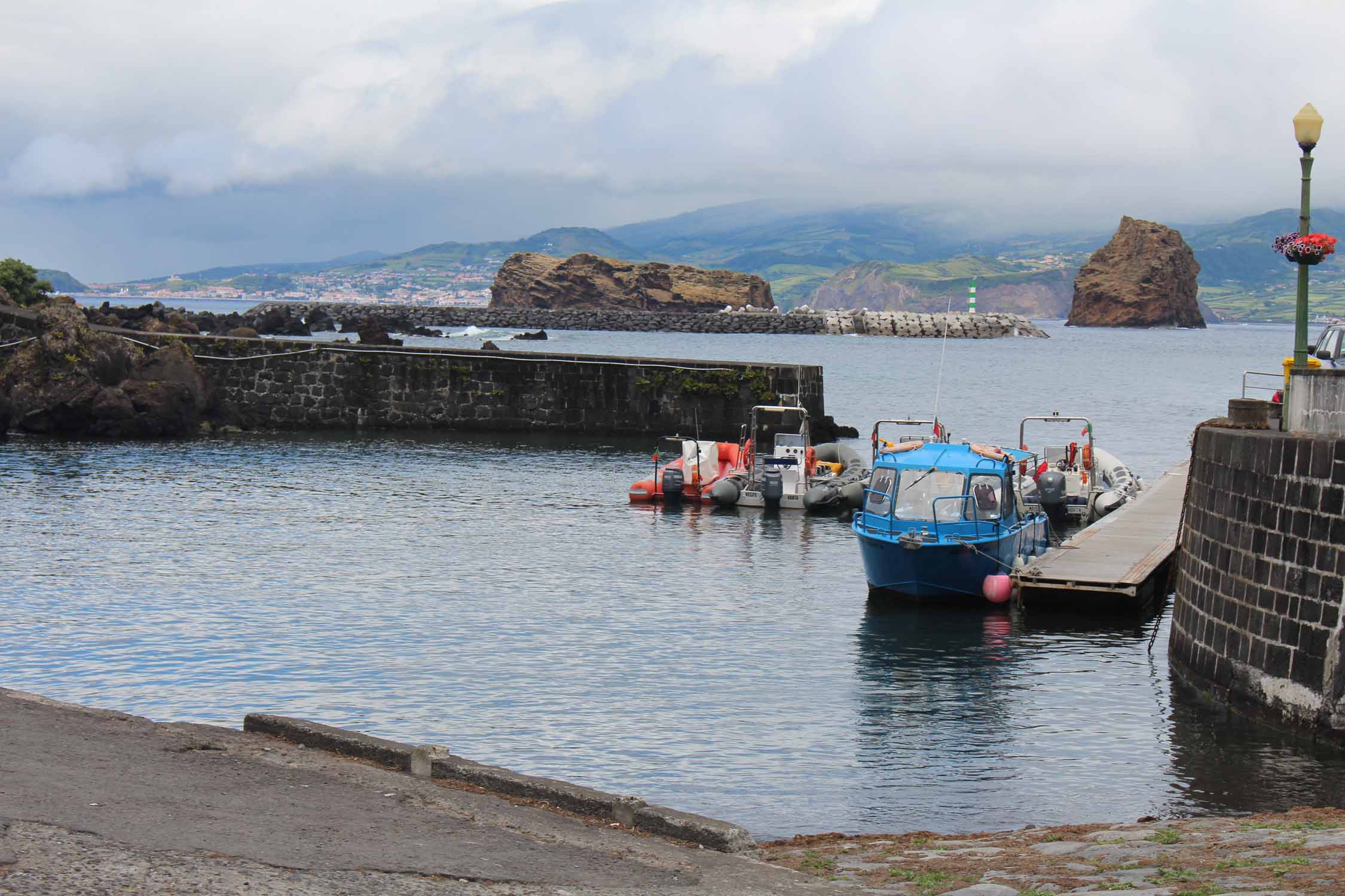 Le port de Madalena sur l'île de Pico, Açores