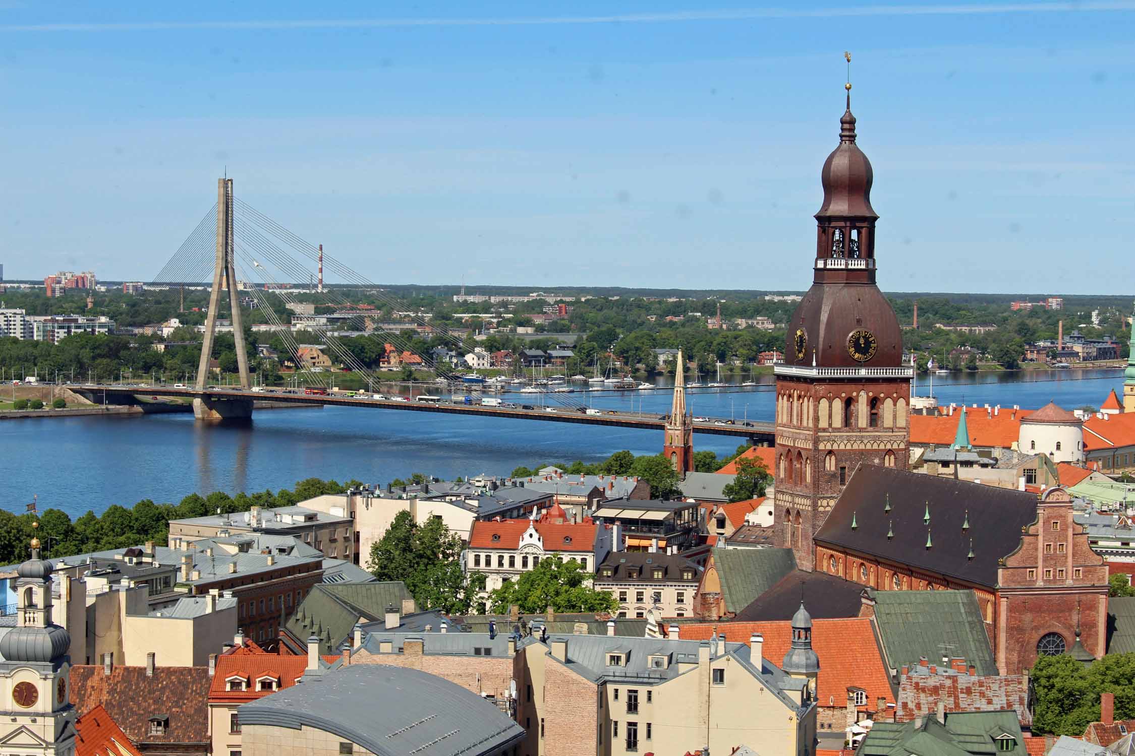 Vue de Riga, centre historique, fleuve Daugava