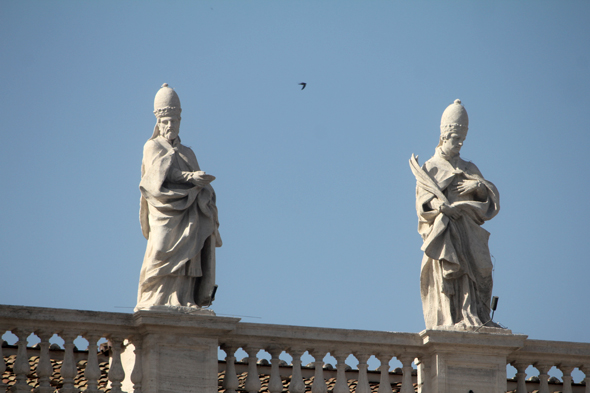 Saint-Pierre-de-Rome, statue de saints