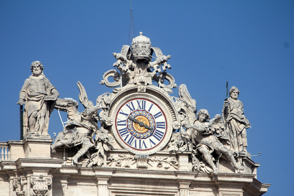 Place Saint-Pierre, horloge
