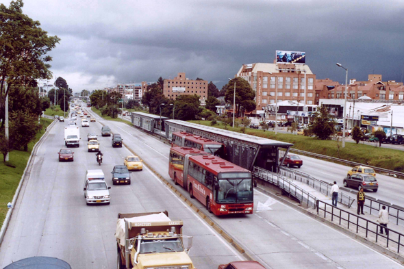 Colombie, Bogota, bus Transmilenio