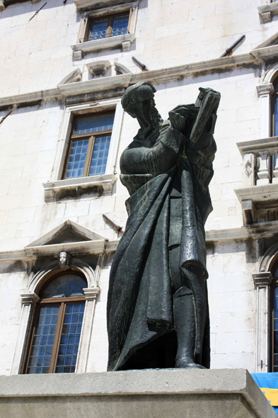 Split, statue de Marko Marulic