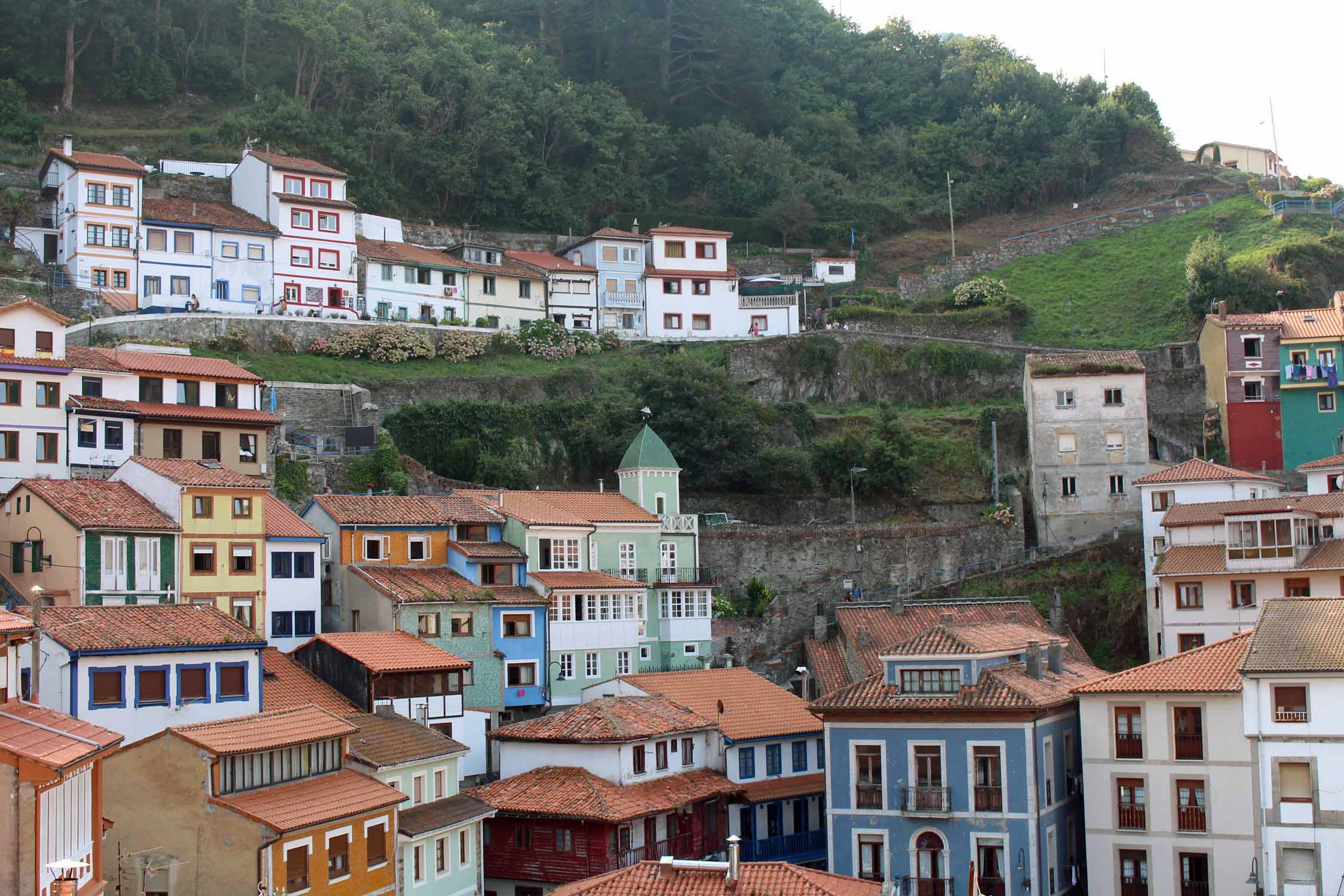 Asturies, beau village coloré, Cudillero