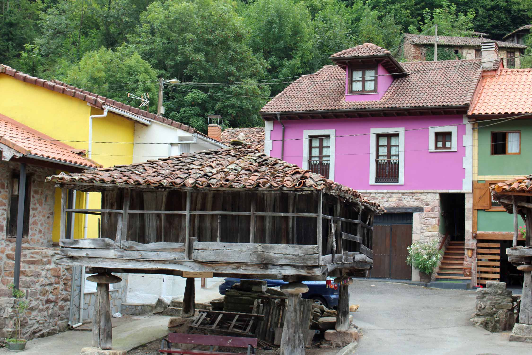 Proaza, village coloré