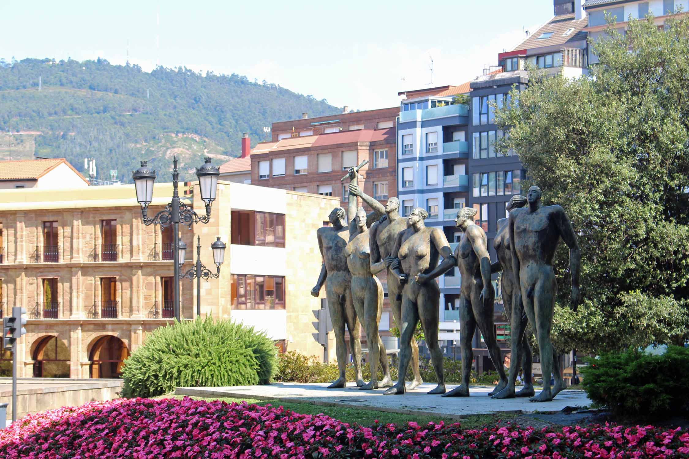 Oviedo, sculpture monument a la Concordia