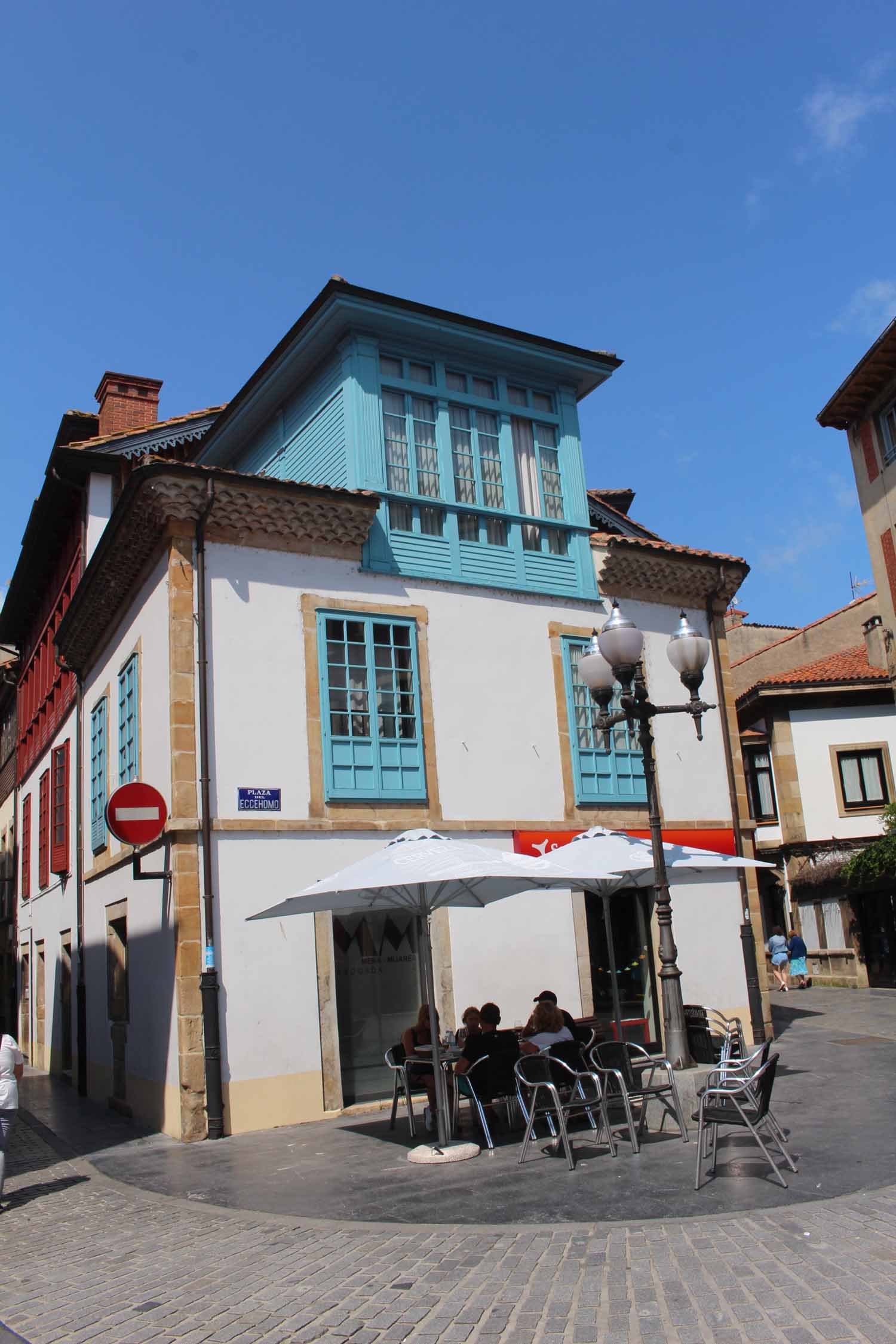Vilaviciosa, bâtiment bleu