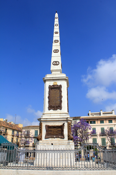 Malaga, place de la Merced, obélisque