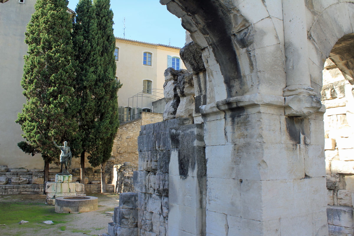 Nîmes, porte d'Auguste
