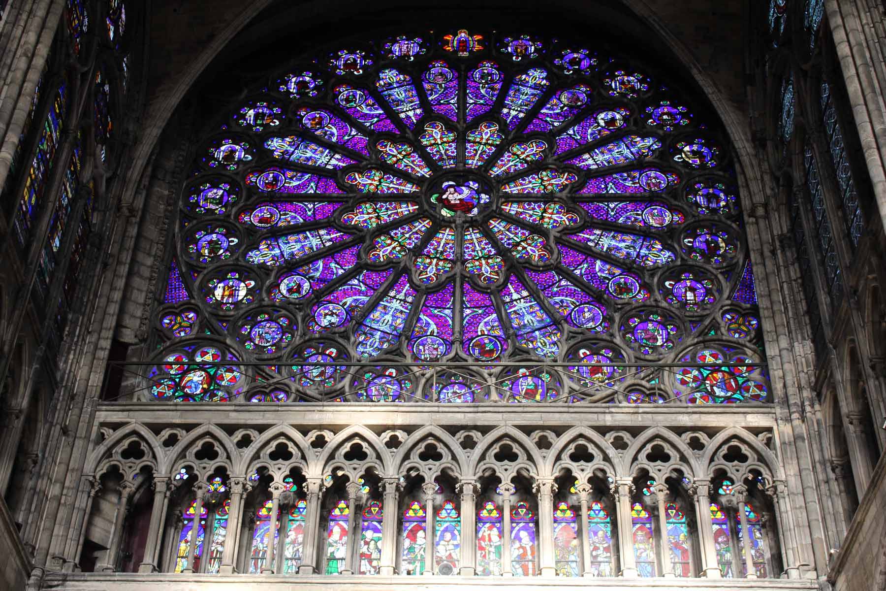 Basilique Saint-Denis, vitrail central