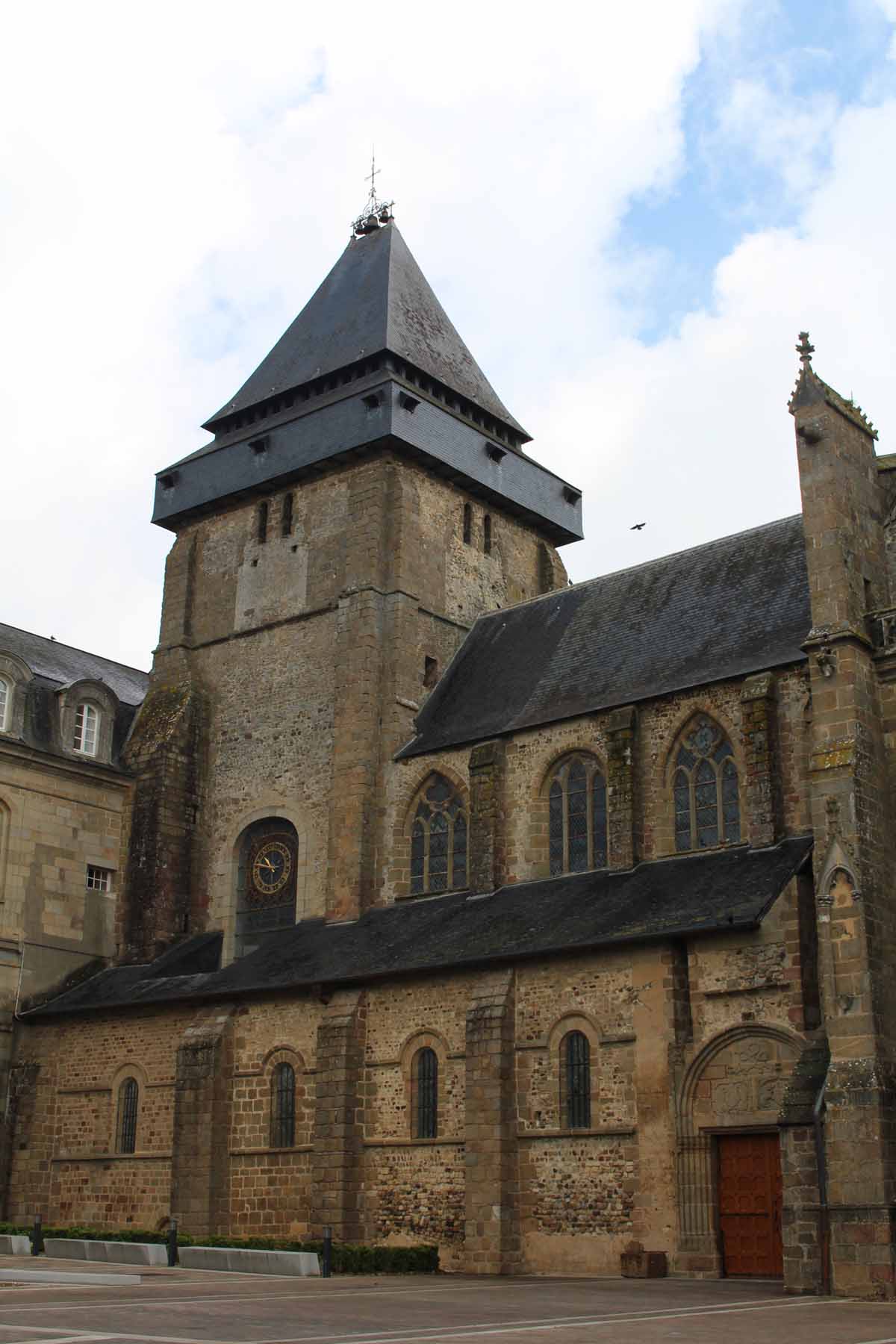 Abbaye Notre-Dame, Evron