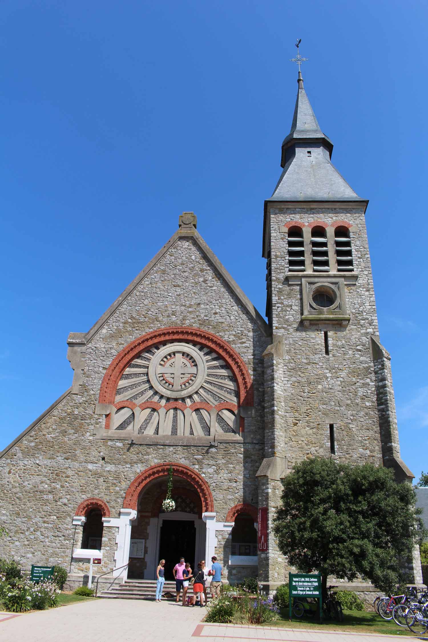 Le Touquet, église Sainte-Jeanne-d'Arc