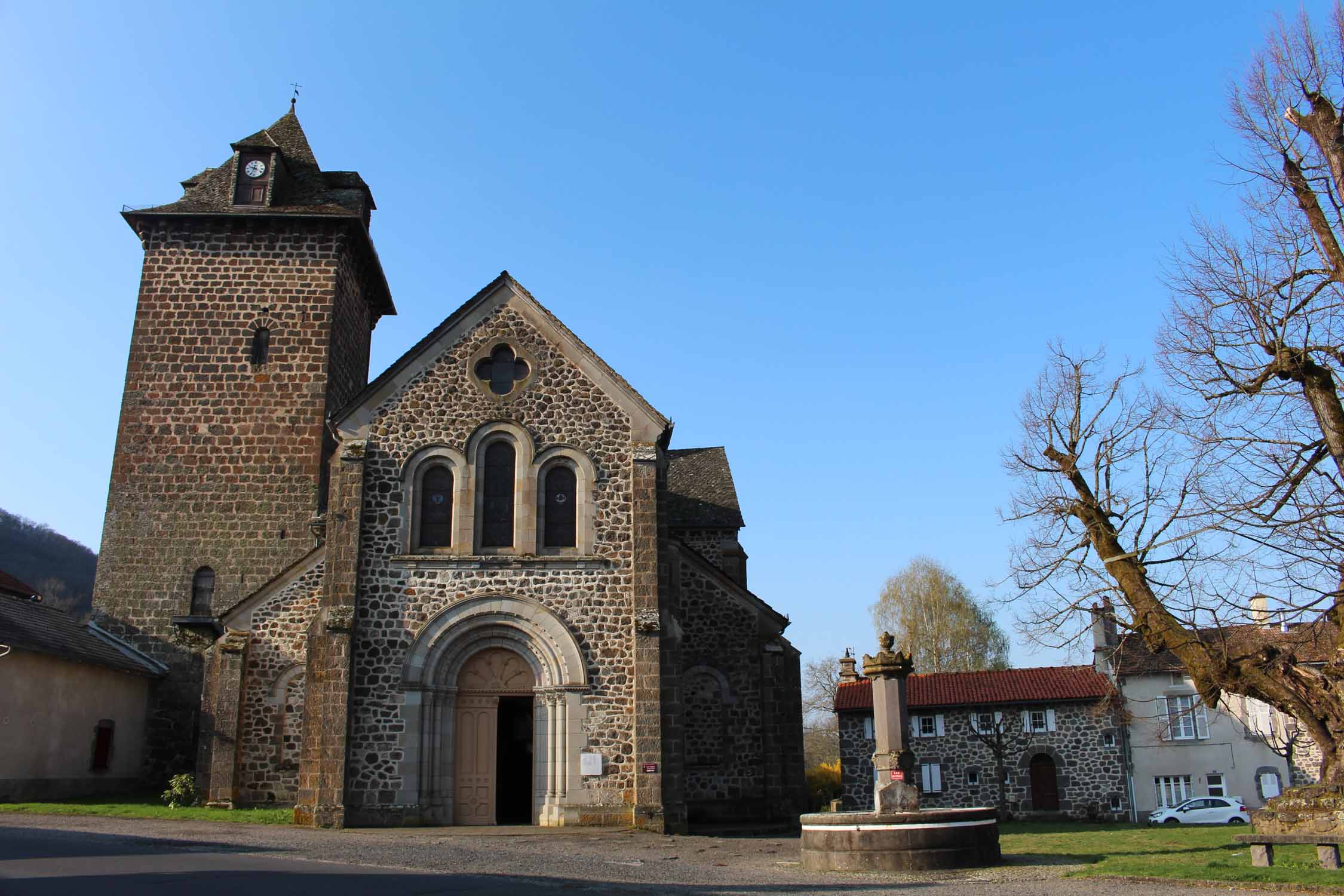 Cantal, Saint-Simon, église