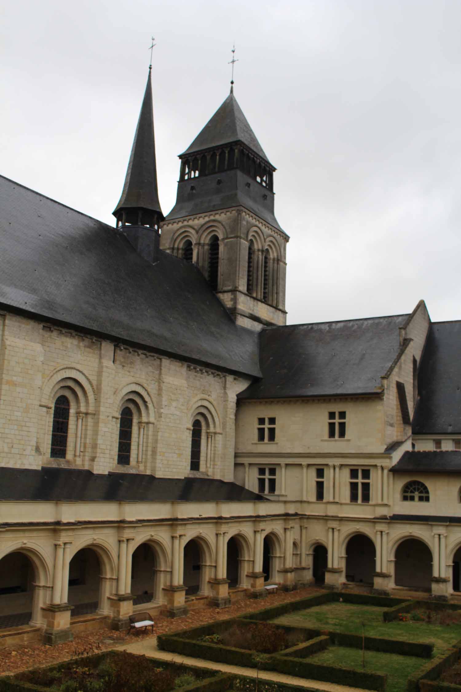 Abbaye royale de Fontevraud, le cloître