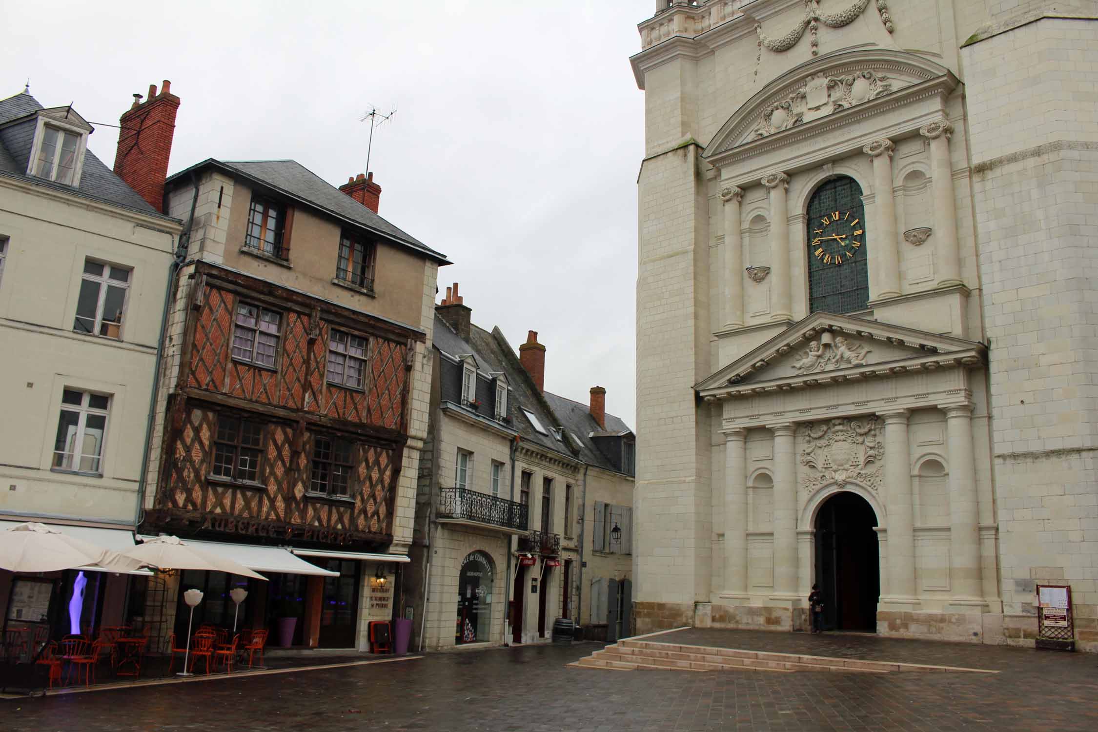 Saumur, place Saint-Pierre