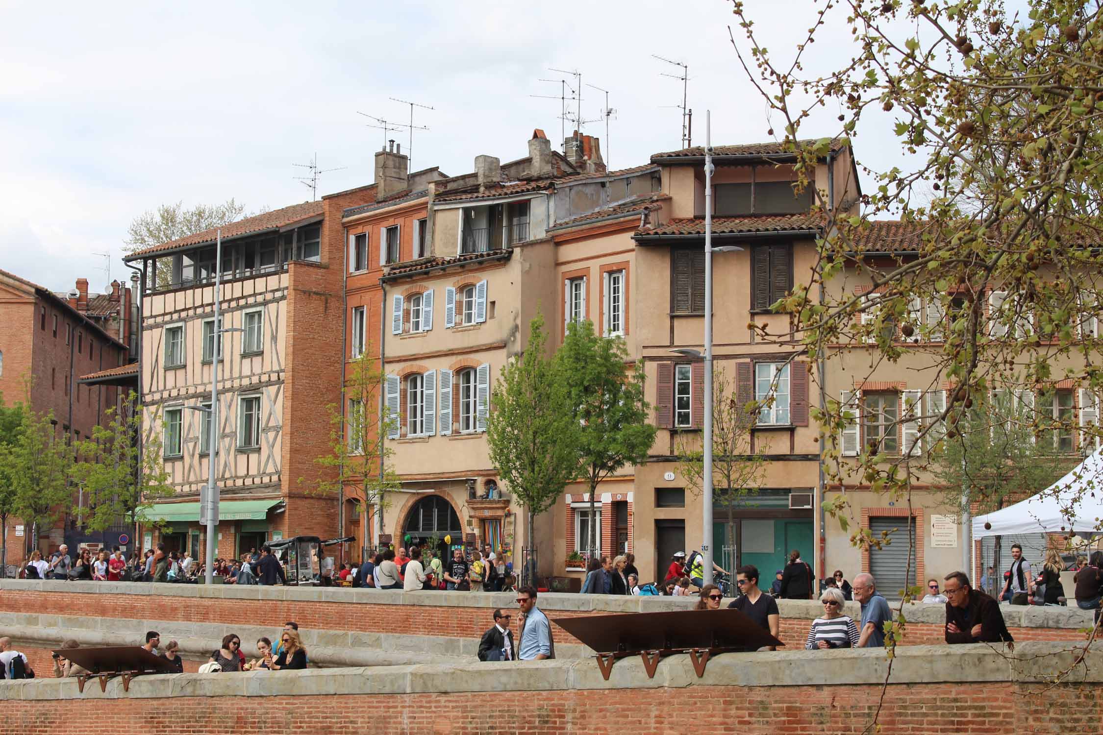 Toulouse,  place de la Daurade
