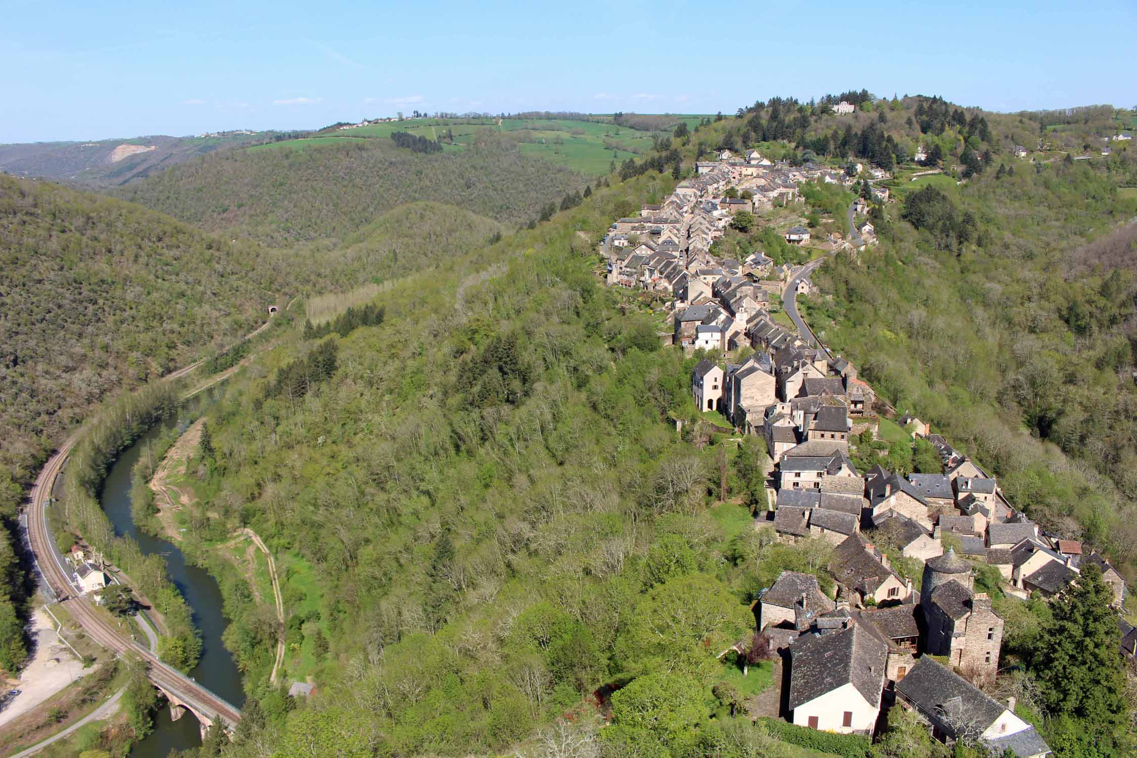 Najac, vallee de l'Aveyron