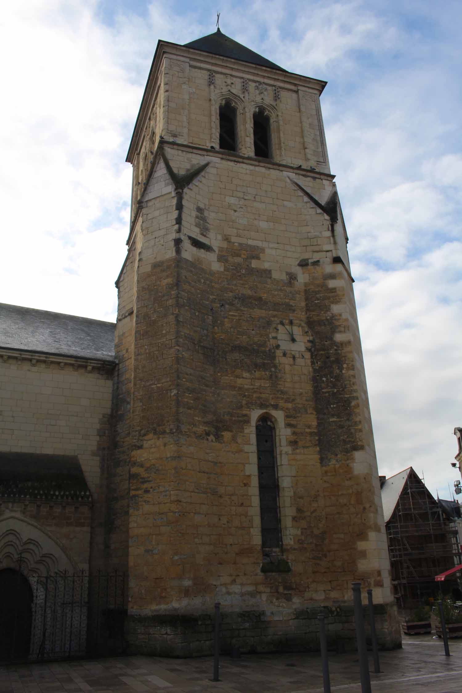 Thouars, église Saint-Médard, tour