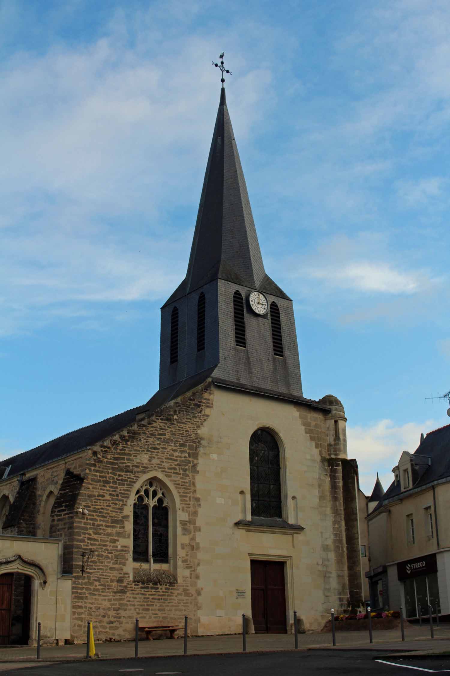 Doué-la-Fontaine, église Saint-Pierre