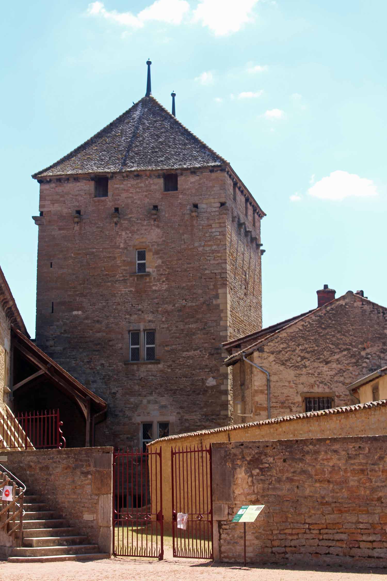 Abbaye de Cluny, tour médiévale