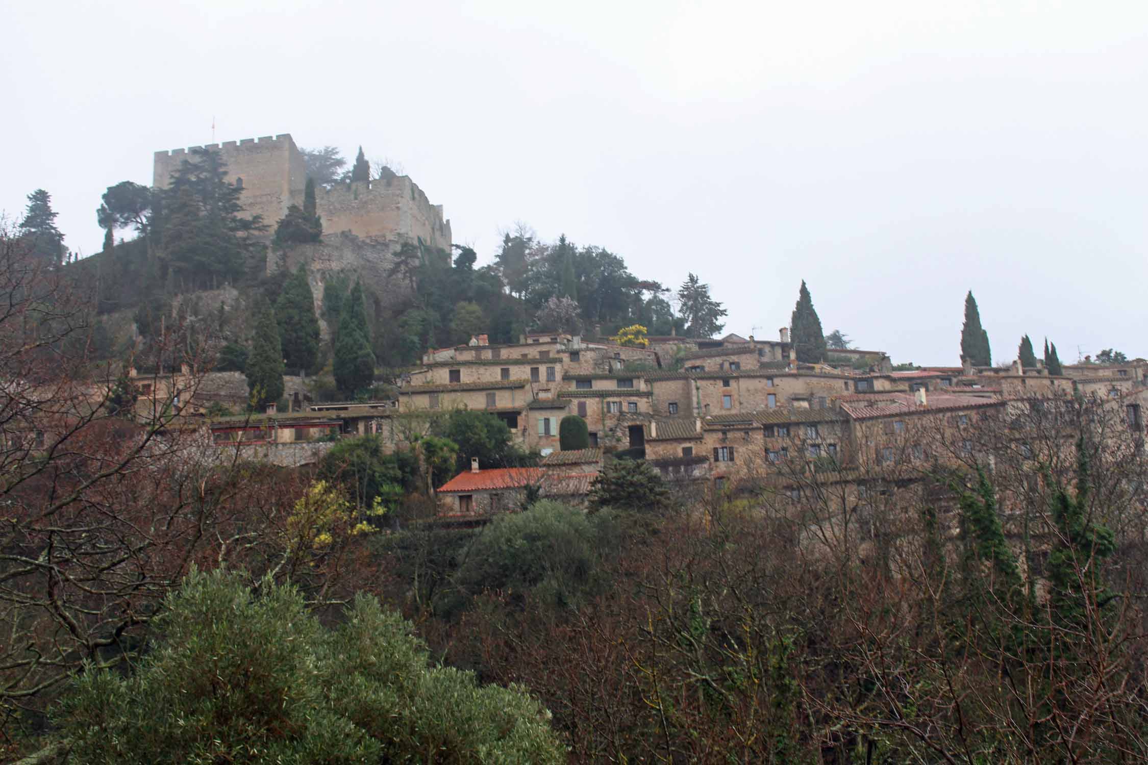 Castelnou, village, château
