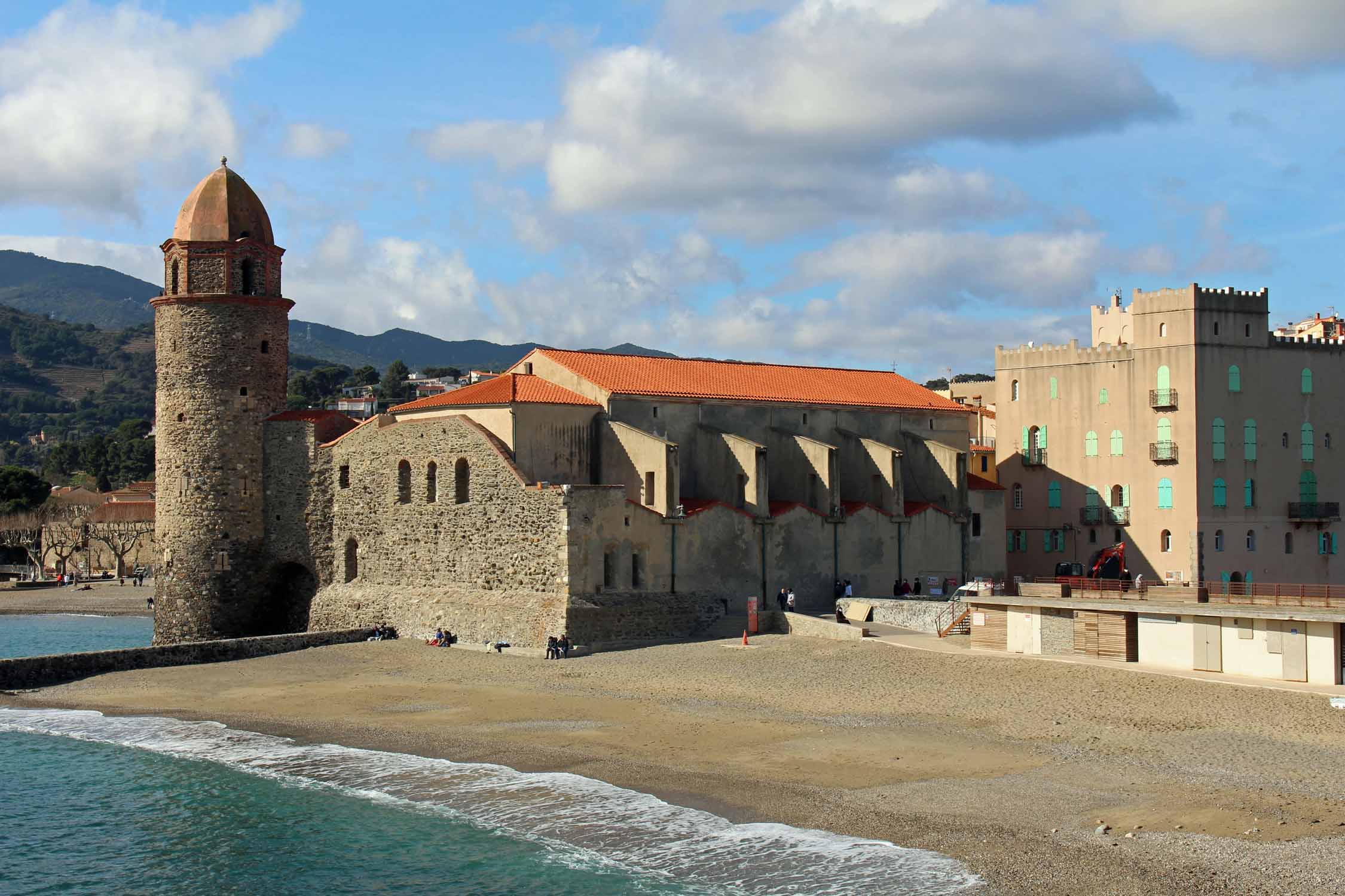 Collioure, plage, église