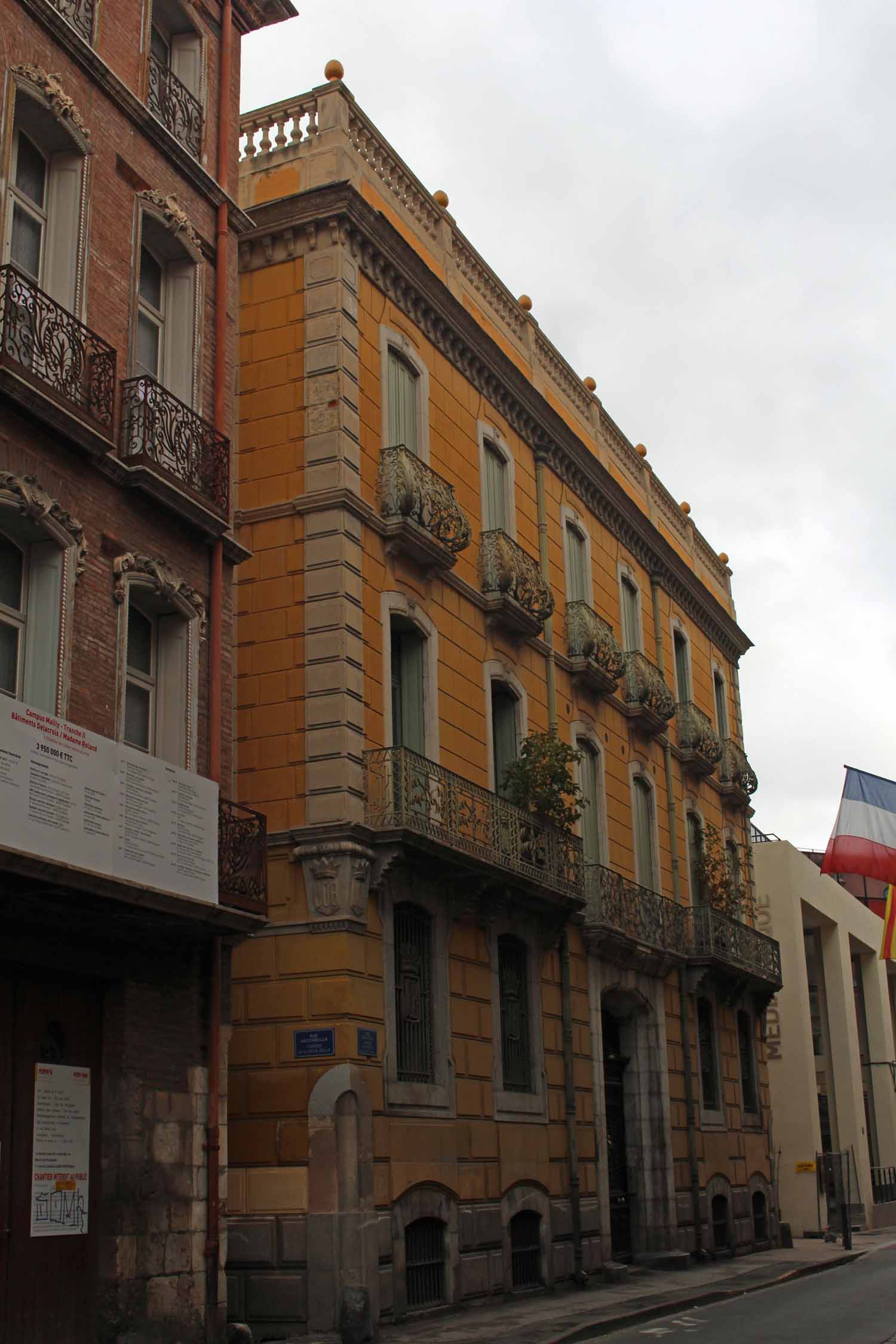 Perpignan, bâtiment rue Emile Zola