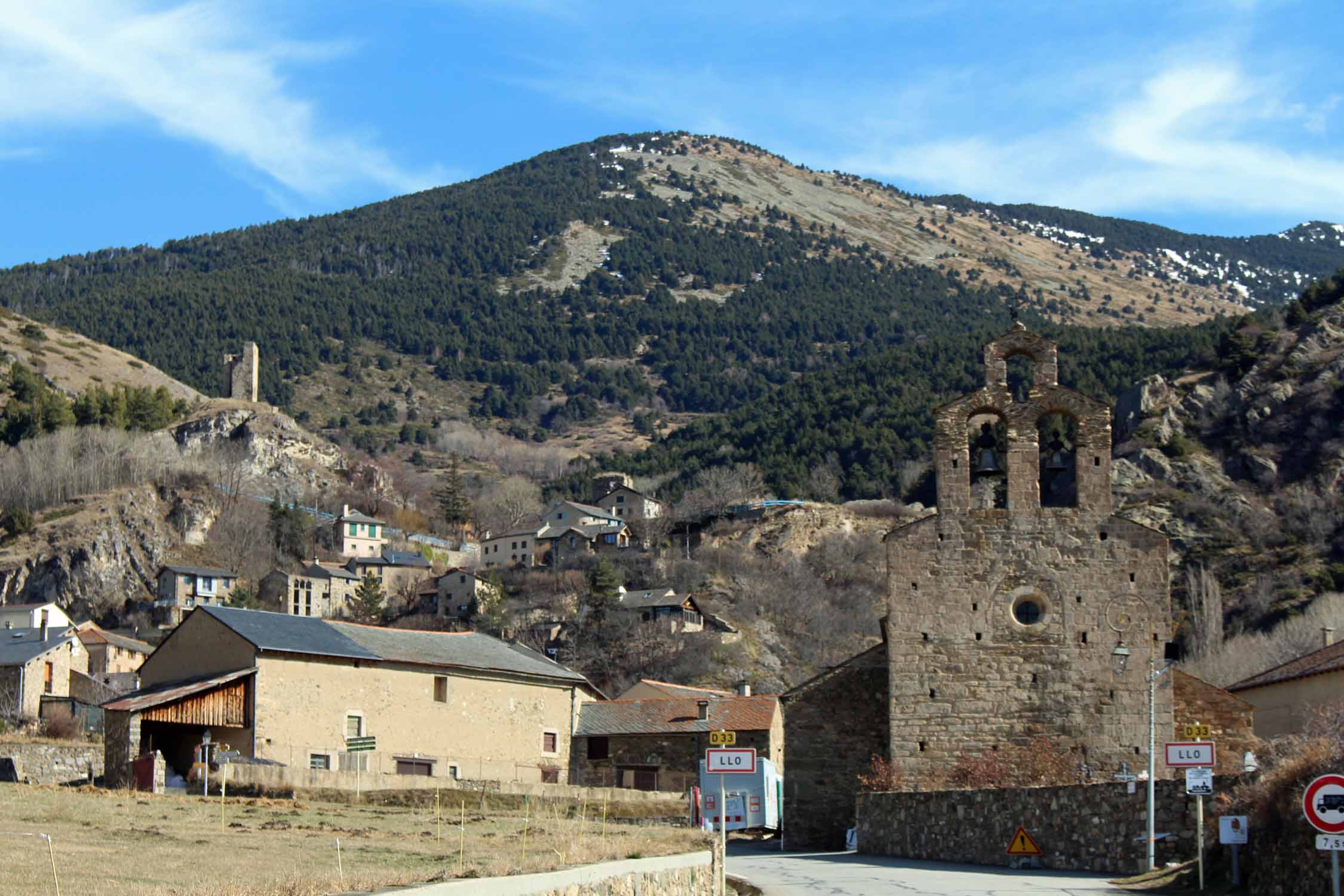 Llo, village, Pyrénées