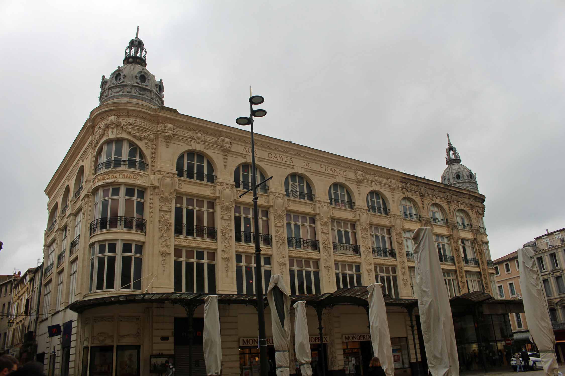Narbonne, bâtiment, grands magasins