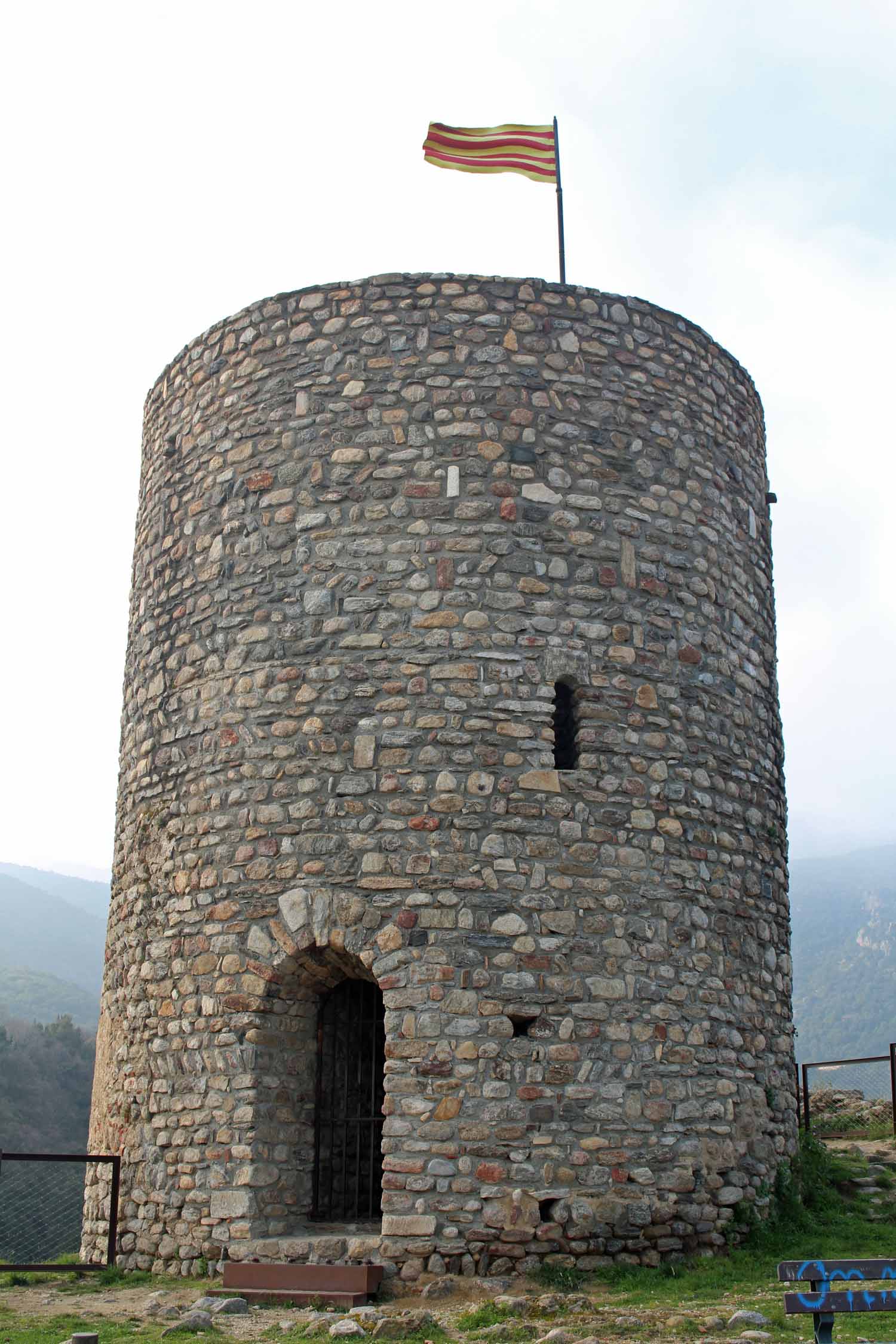 Laroque-des-Albères, tour médiévale