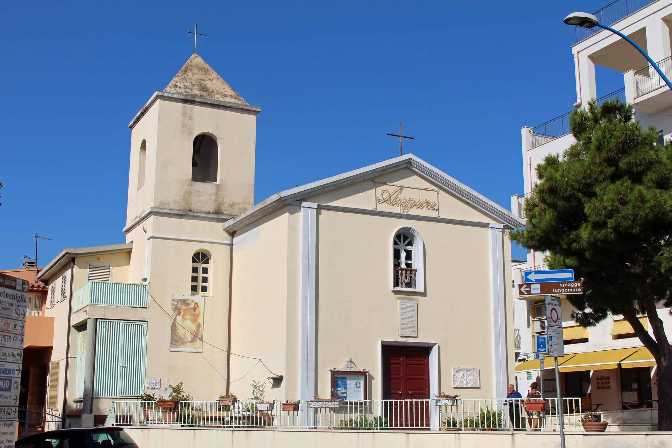 Cala Gonone, église
