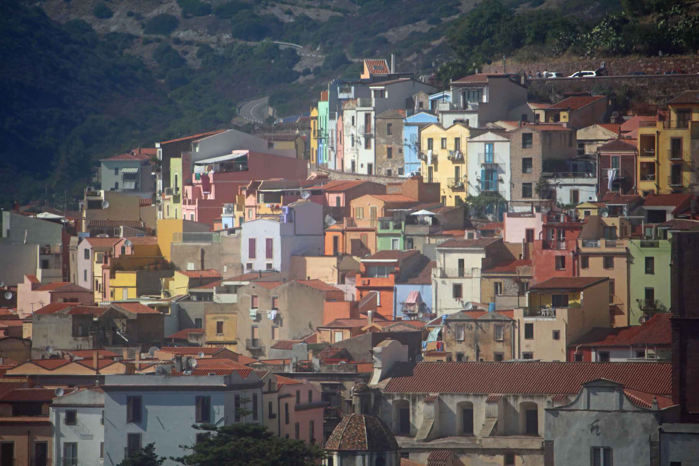 Bosa, Sardaigne, village colorée