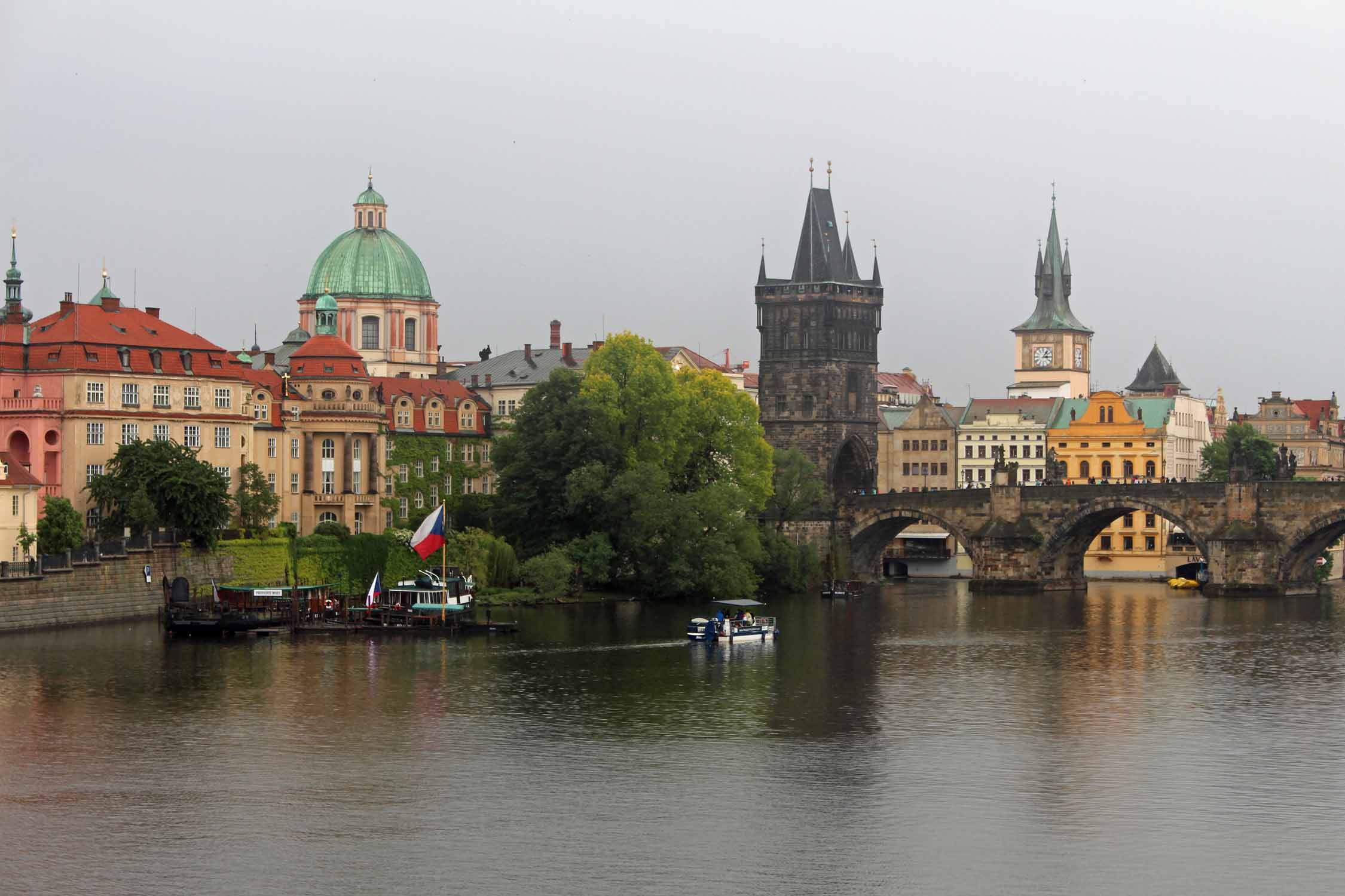 Prague, Vltava, tour du Pont