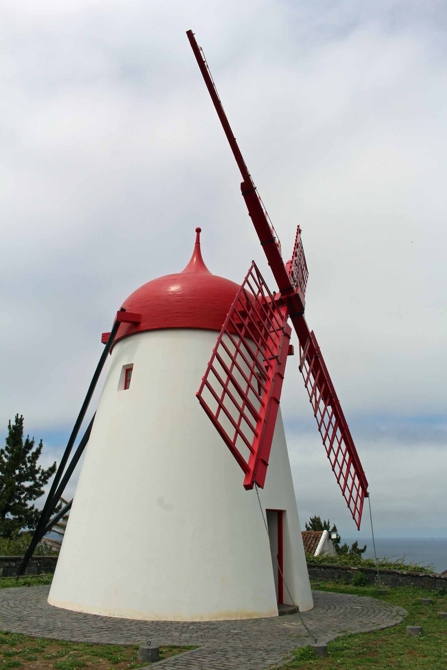 Un moulin à Ajuda da Bretanha sur l'île de São Miguel, Açores