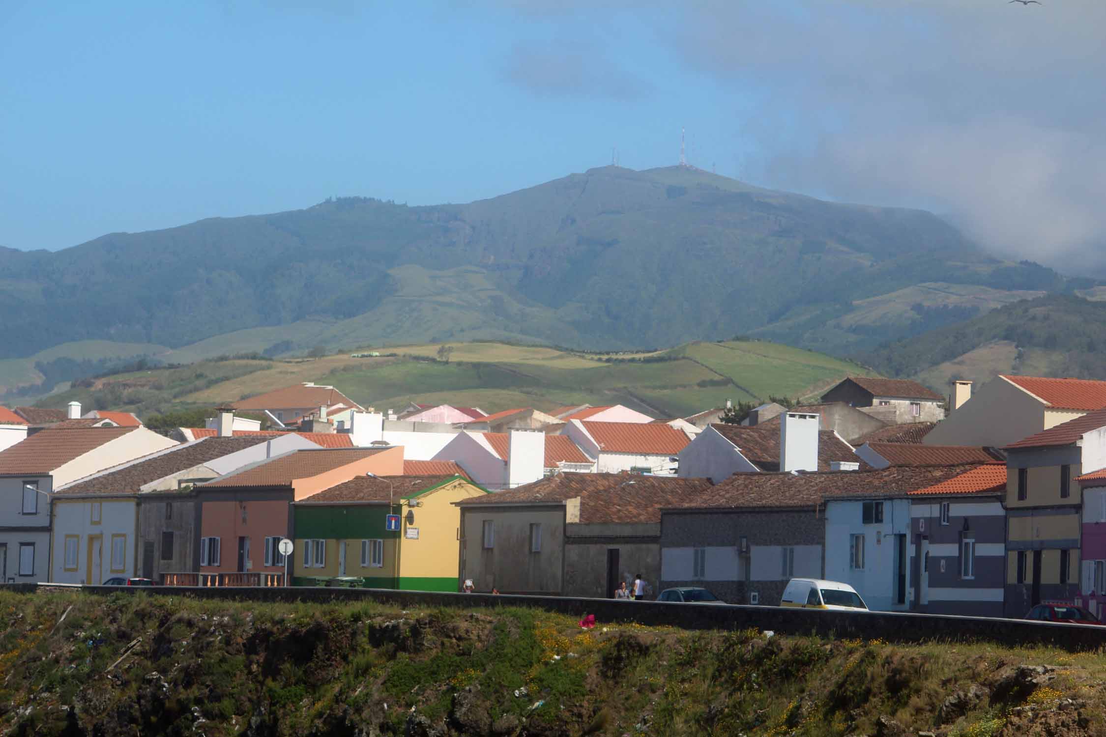 Le village de Rabo de Peixe sur l'île de São Miguel, Açores