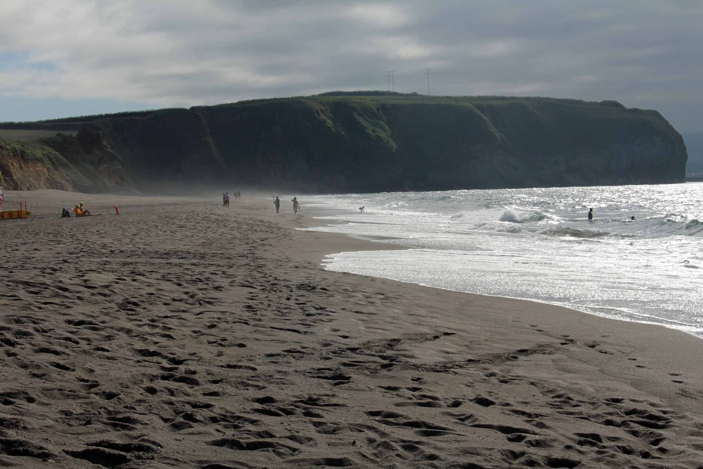 La plage de Santa Barbara à Ribeira Grande, île de São Miguel, Açores