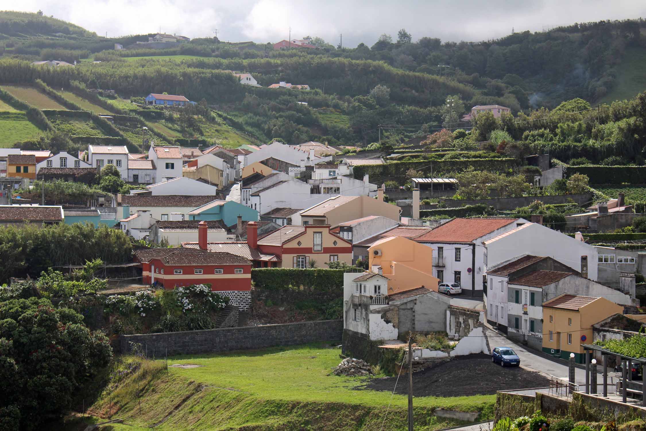 Paysage de Porto Formoso sur l'île de São Miguel, Açores