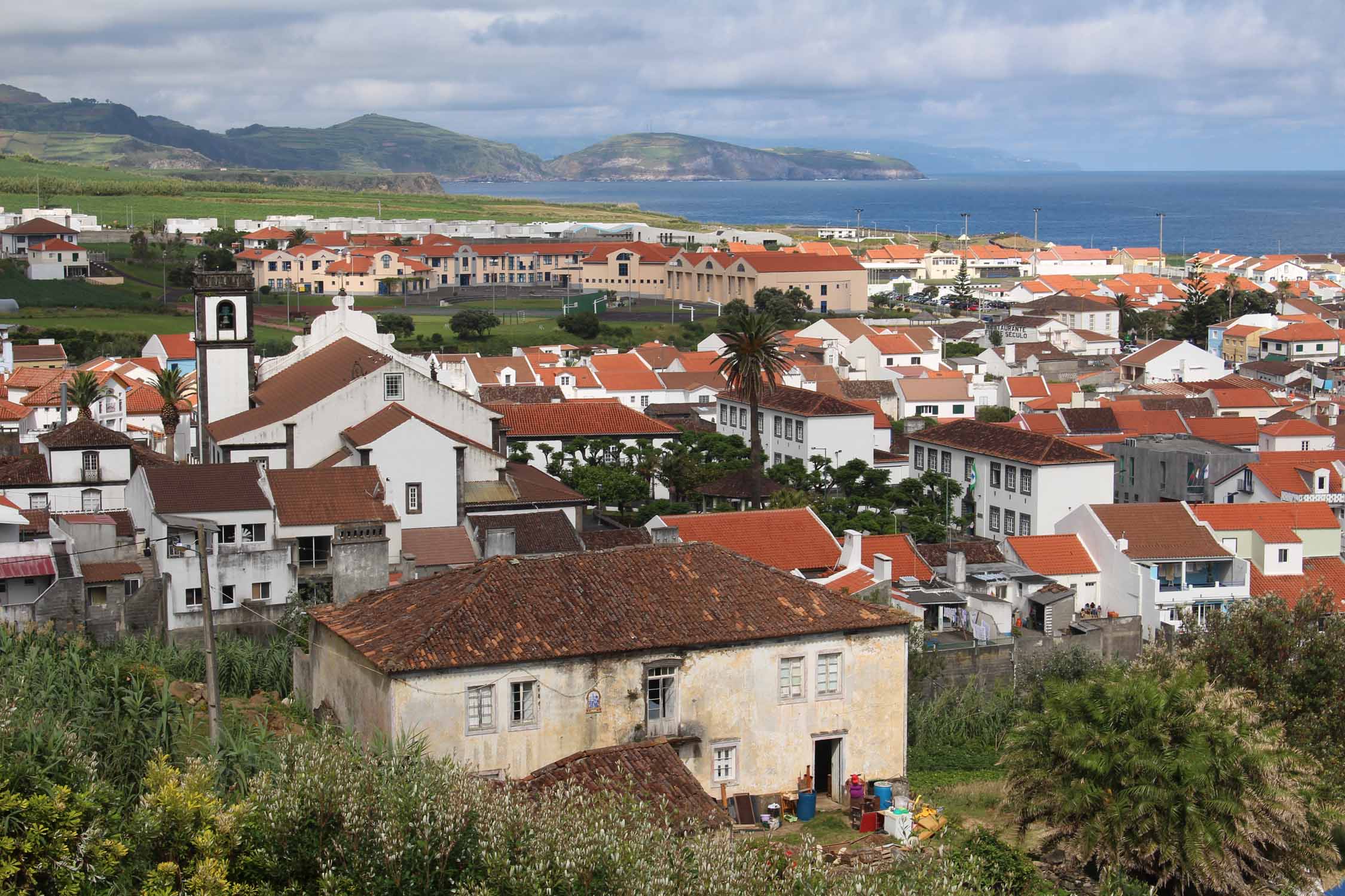 Le village de Maia sur l'île de São Miguel, Açores