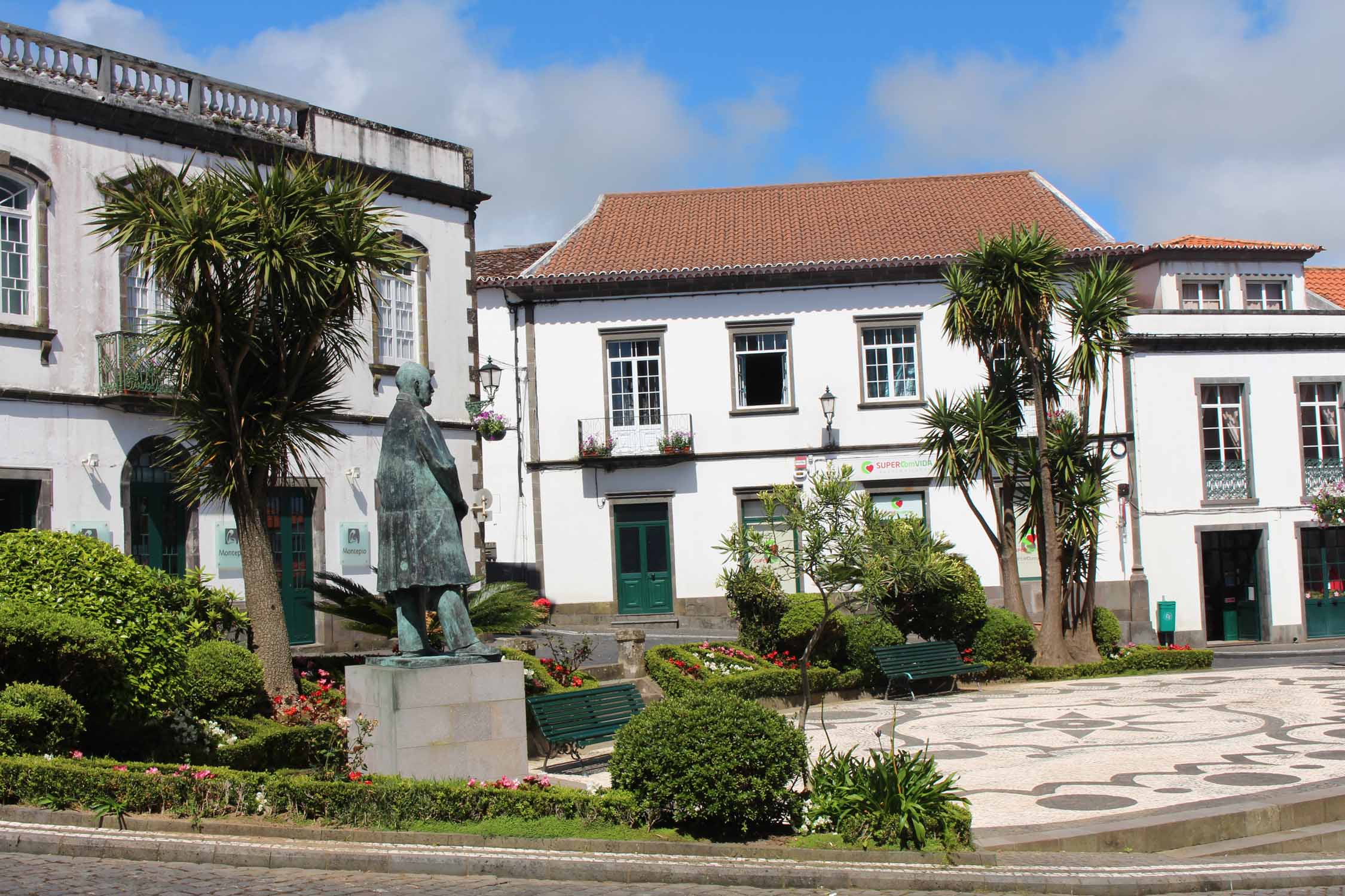 Une place typique à Nordeste sur l'île de São Miguel, Açores