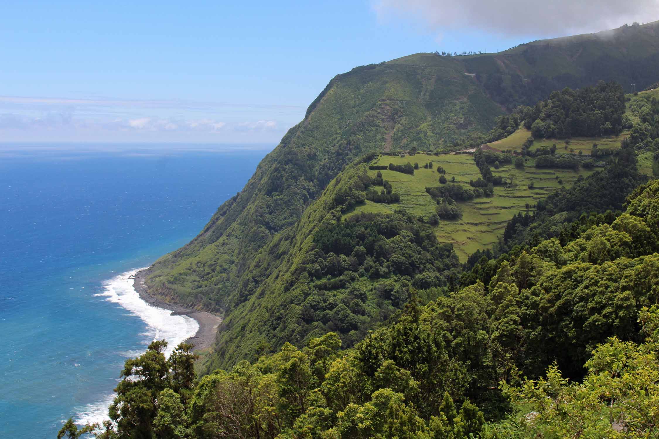 Les falaises de Ponta da Madrugada, île de São Miguel, Açores