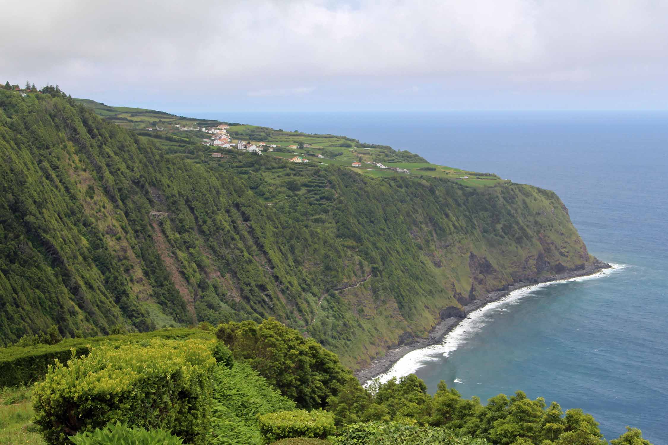 Paysage à Ponta da Madrugada sur l'île de São Miguel, Açores