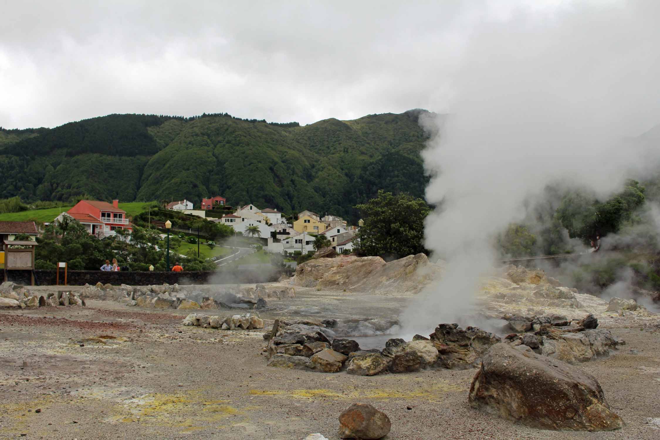 Eau chaude dans la ville de Furnas, île de São Miguel, Açores