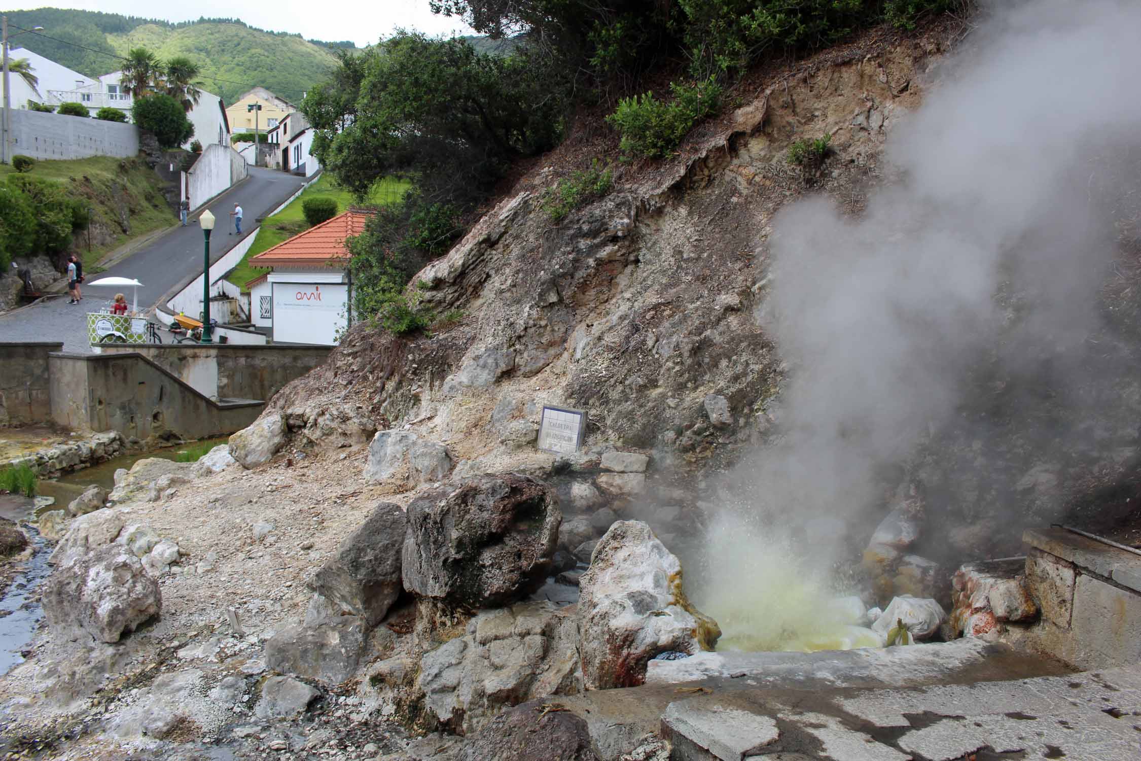 De l'eau bouillante dans la ville de Furnas, île de São Miguel, Açores