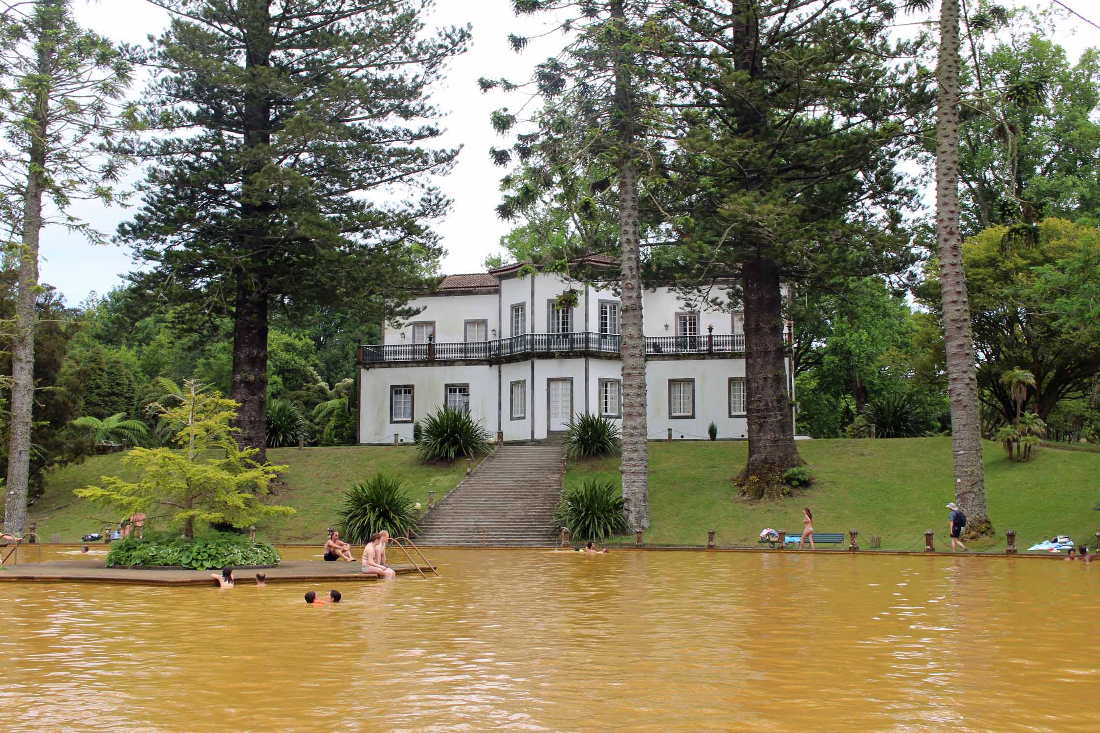 Les sources thermales Terra Nostra à Furnas, île de São Miguel, Açores