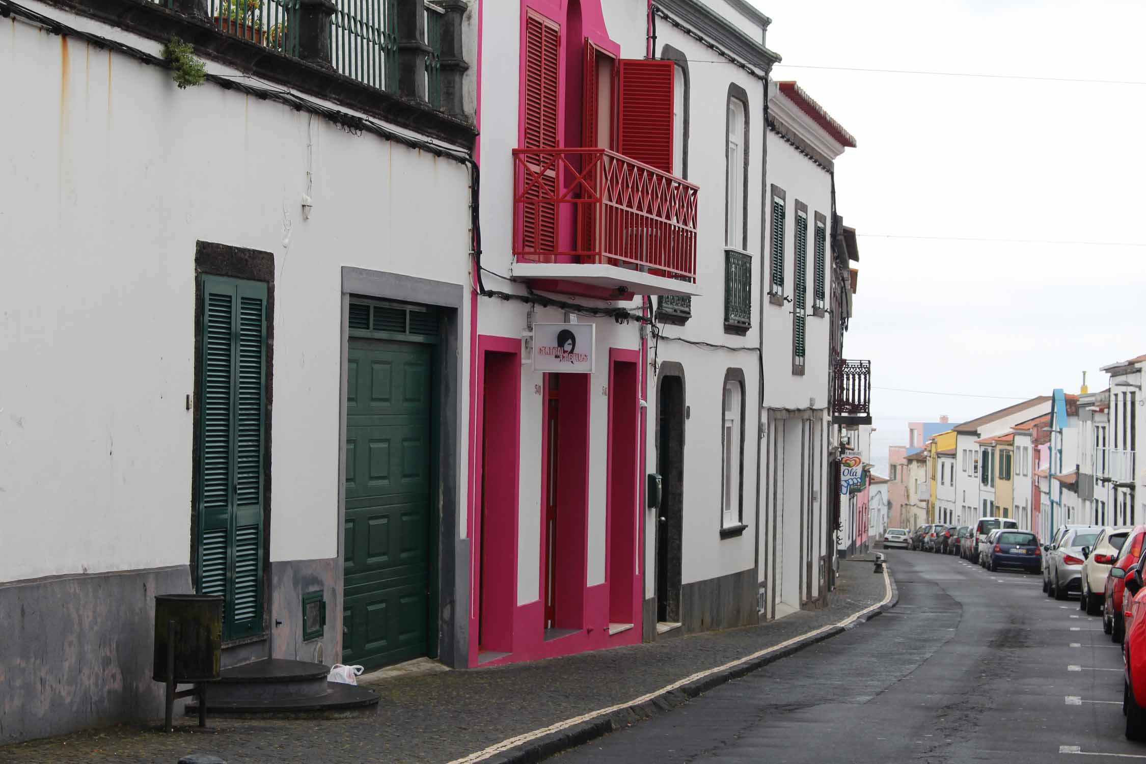 Une rue de Lagoa sur l'île de São Miguel, Açores