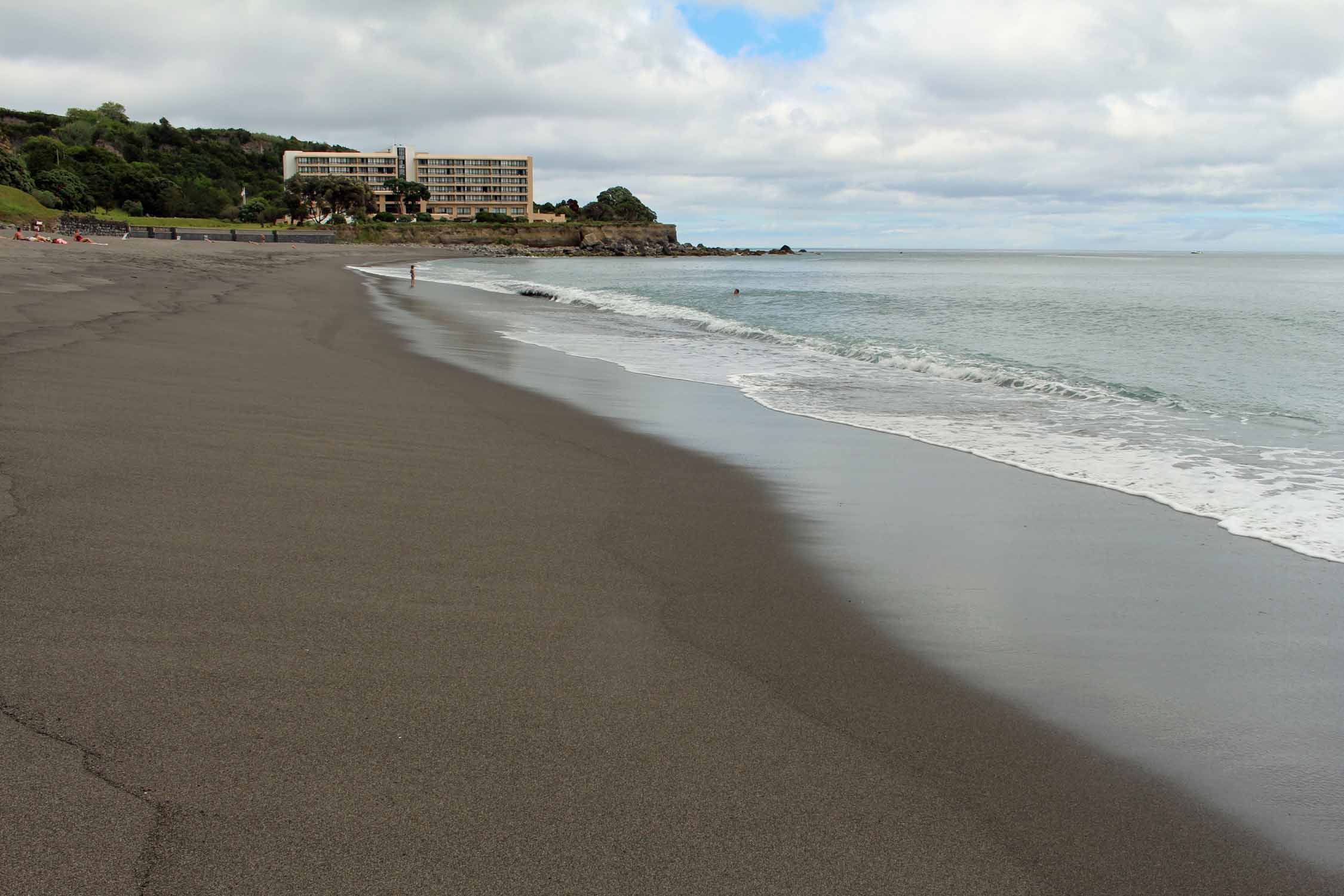 La plage d'Agua d'Alto sur l'île de São Miguel, Açores