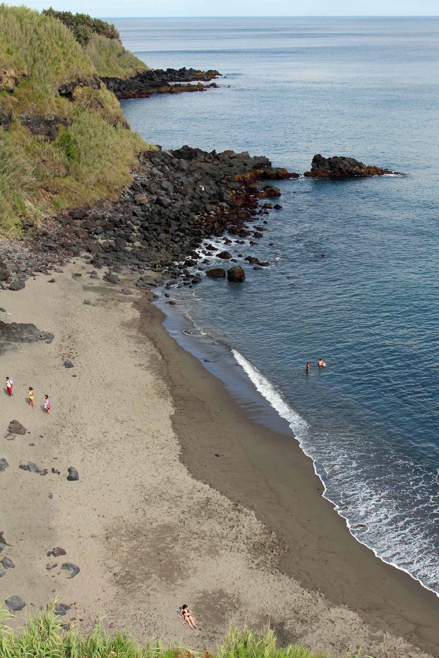 La plage Ribeira das Tainhas sur l'île de São Miguel, Açores