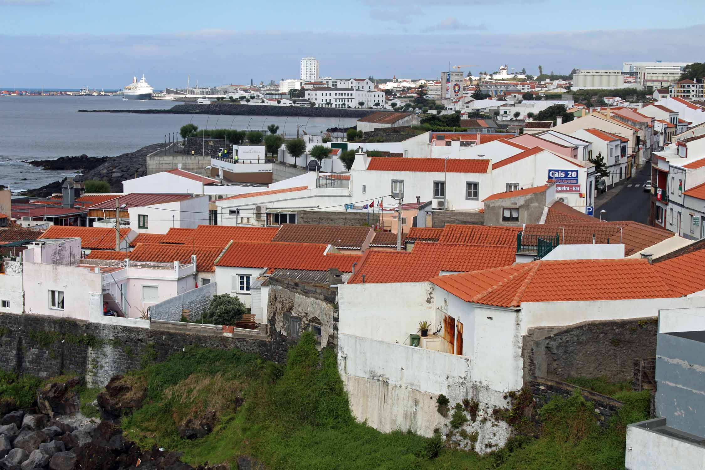 Le village de São Roque, île de São Miguel, Açores
