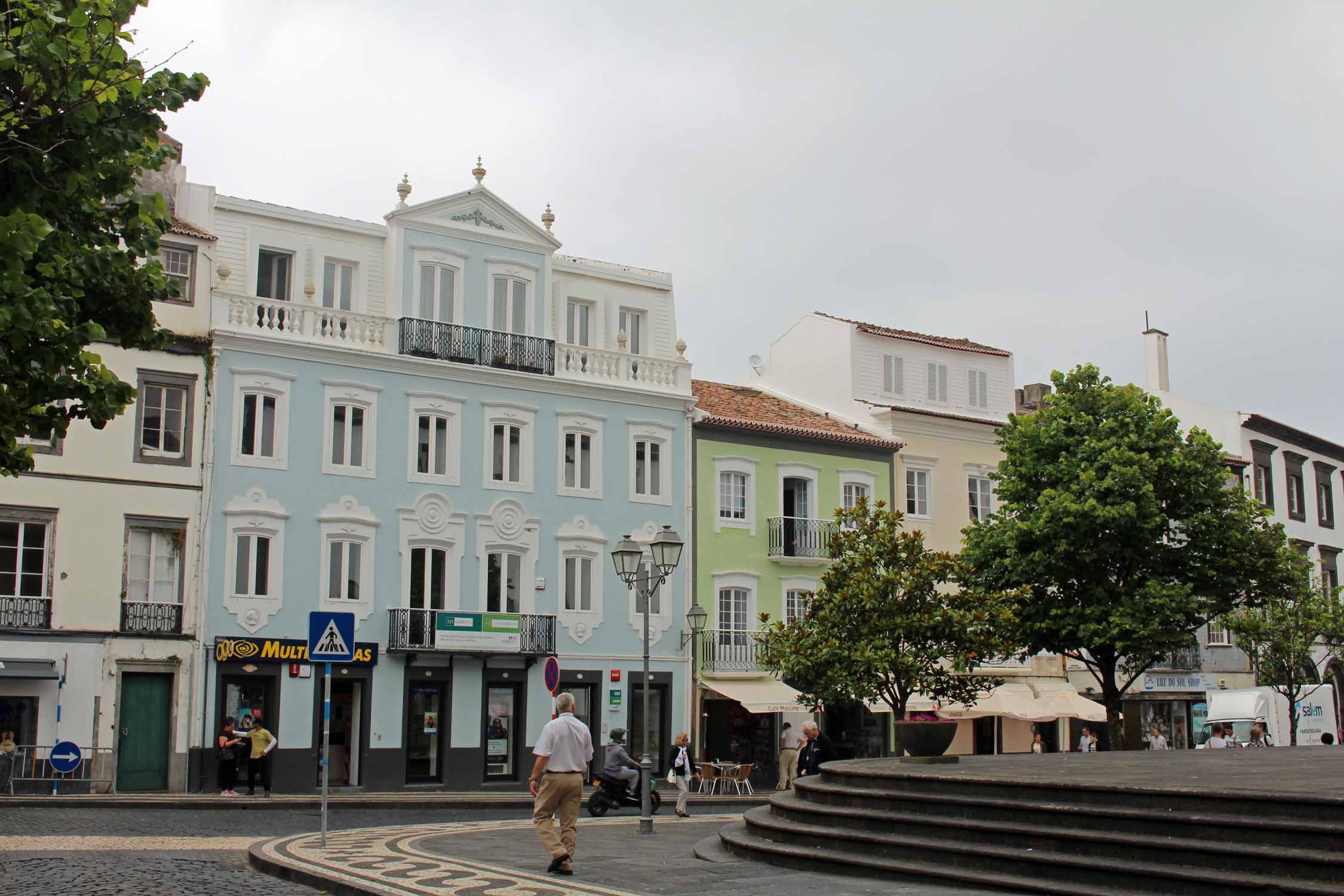 Des maisons typiques à Ponta Delgada, île de São Miguel, Açores