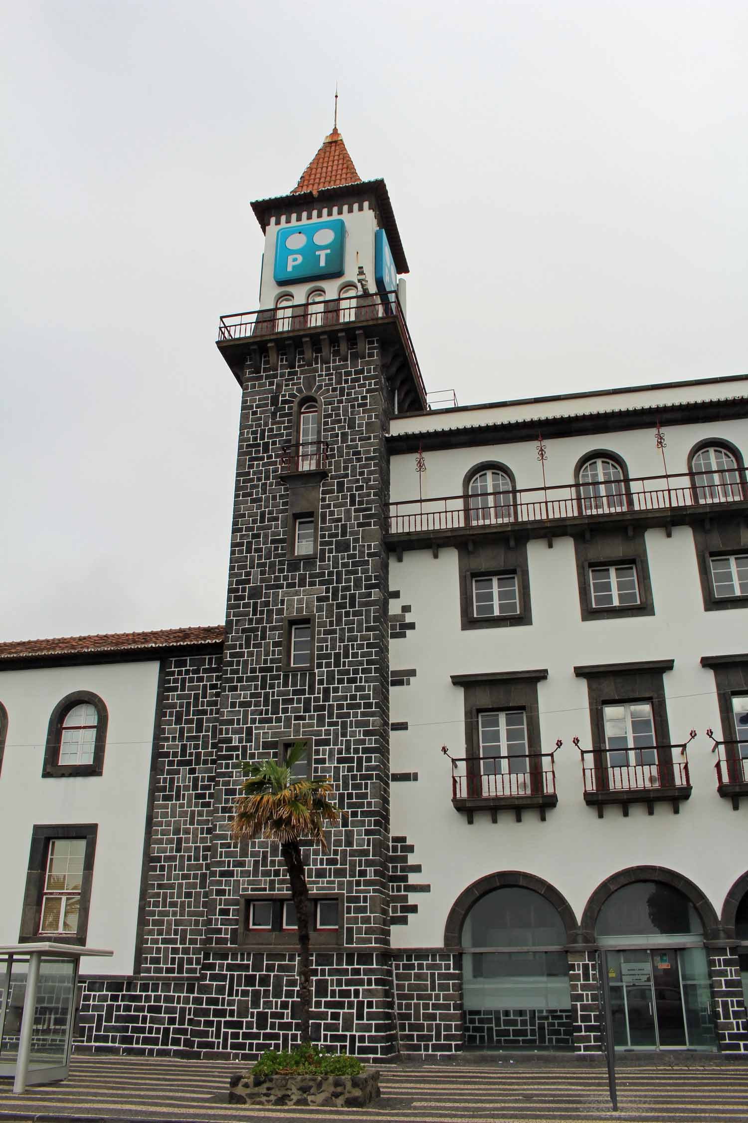 L'ancien édifice CTT à Ponta Delgada, île de São Miguel, Açores
