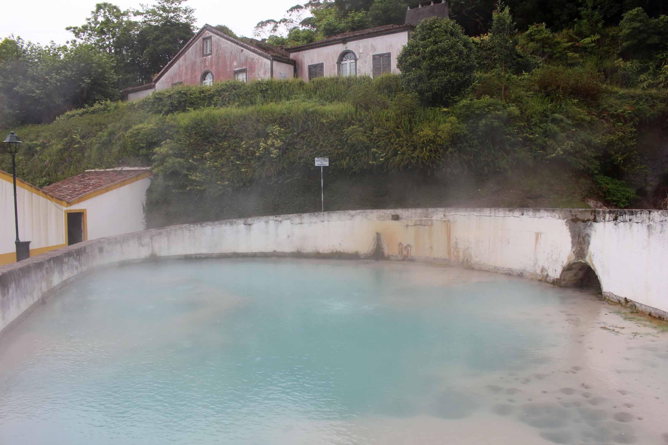 Des eaux chaudes, caldeira de Ribeira Grande, île de São Miguel